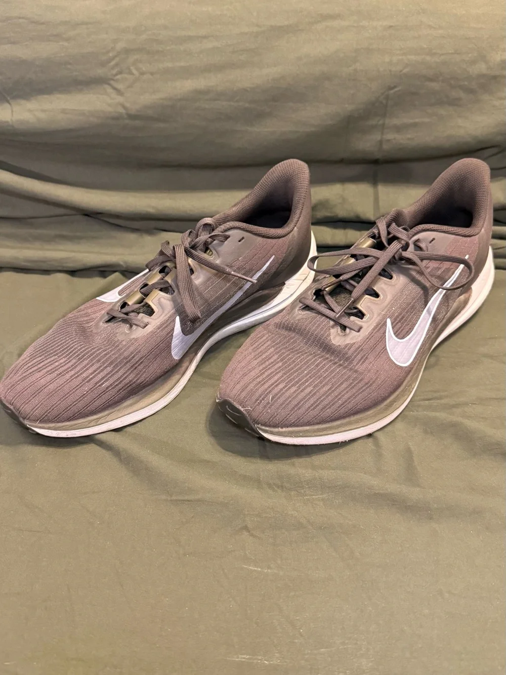 Nike Men's Athletic Running Shoes Mauve with White Swoosh